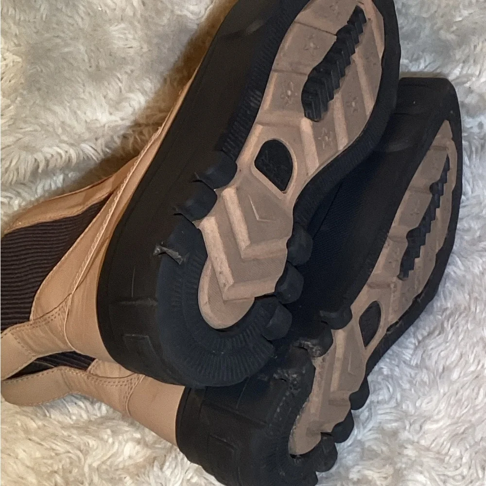 Sorrel caribou womens platform waterproof boots size 9